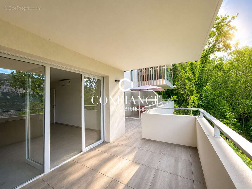 Appartement à GILETTE