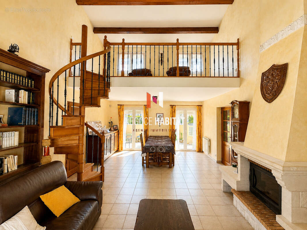 Maison à MAUGUIO