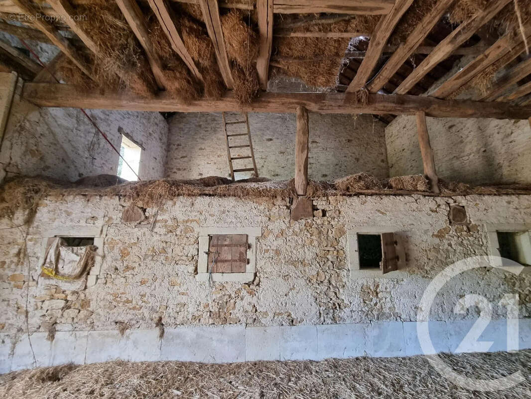Maison à CORVOL-D'EMBERNARD