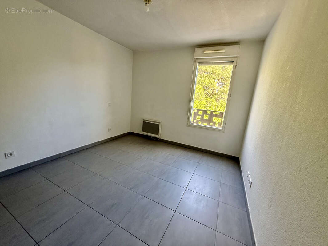 Appartement 2 pieces parking et terrasse - photo 5