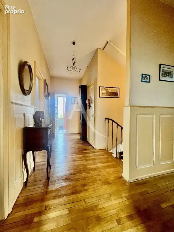 Maison bourgeoise avec dépendances et jardin - photo 11