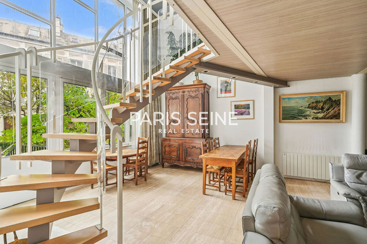 Appartement à PARIS-15E