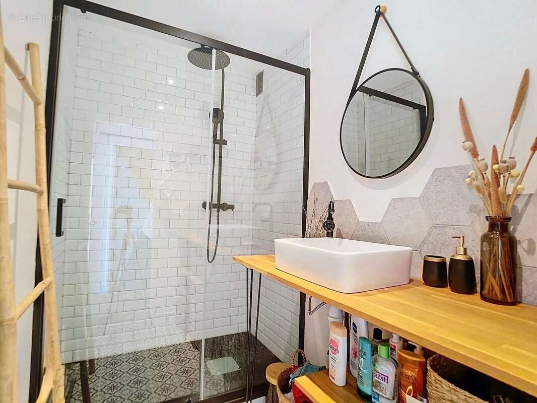 Appartement à VALLAURIS