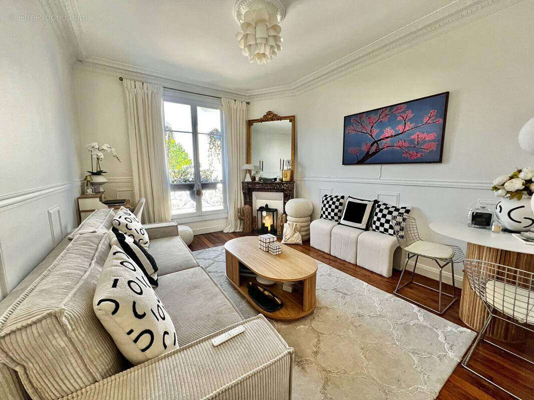 Appartement à PARIS-16E