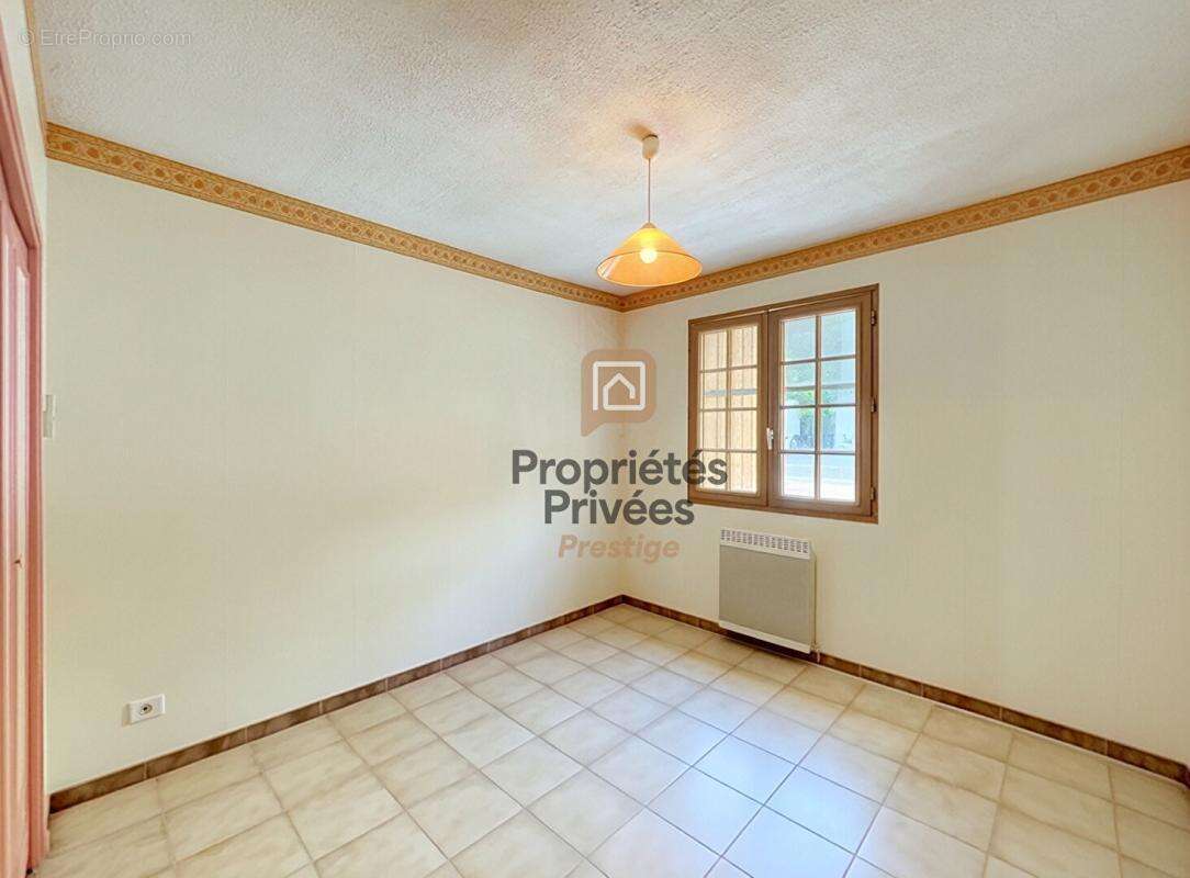 Villa T5 plain-pied 119 m², Terrain 1750 m², 4 chambres, Garage , Au calme , Saint-Maximin 83470 - photo 16