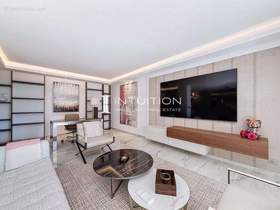 Cannes - Croisette : Magnifique appartement 3 pièces avec vue mer dans une résidence de renom - photo 24