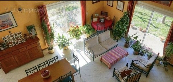 Maison à PEZILLA-LA-RIVIERE