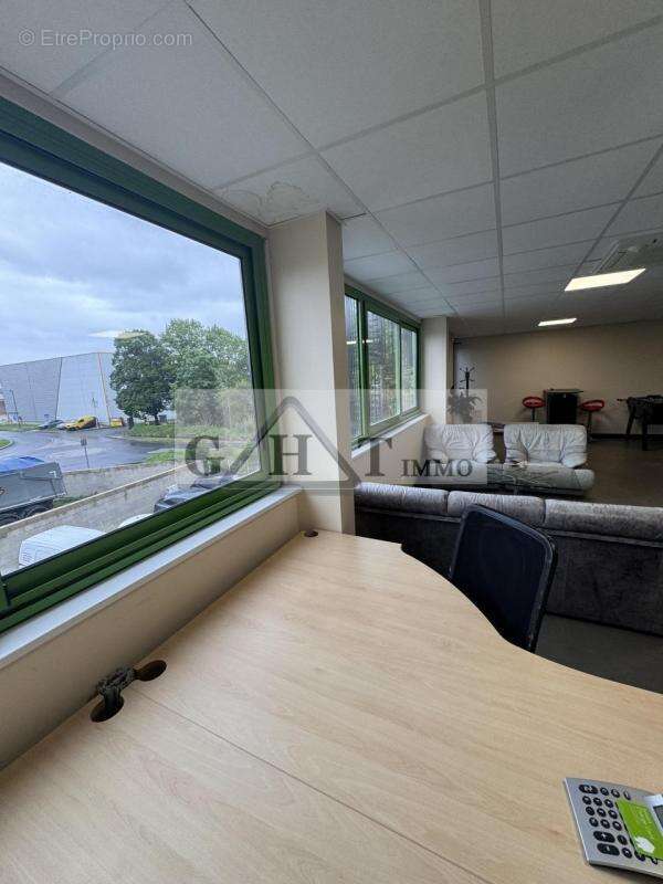 Commerce à SAVIGNY-LE-TEMPLE