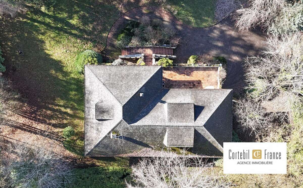 Maison à CRUSEILLES