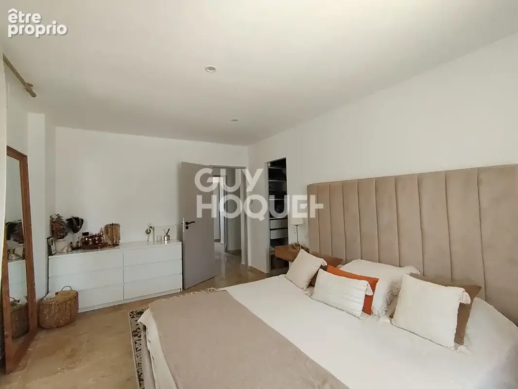 Carpentras - Maison R+1 - 279 m² (dont véranda 48 m²) - 5 chambres, 2 garages, Piscine et Forage - photo 10