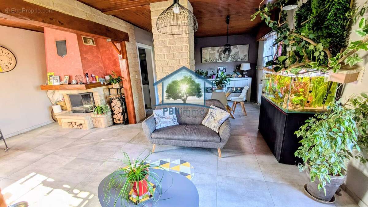 OBERSOULTZBACH (67) - Maison 156m² habitables  + Maison 60m² à rénover avec Cour, Caves, Jardin et Terrasses sur 5.08 ares - photo 8