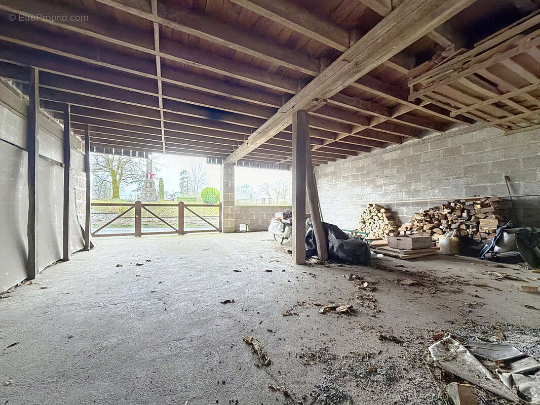 Maison à SAINT-CYR-LA-ROCHE