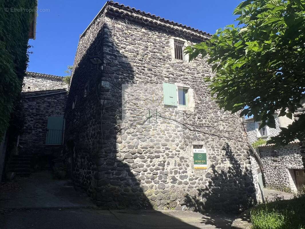 Maison à ALBA-LA-ROMAINE