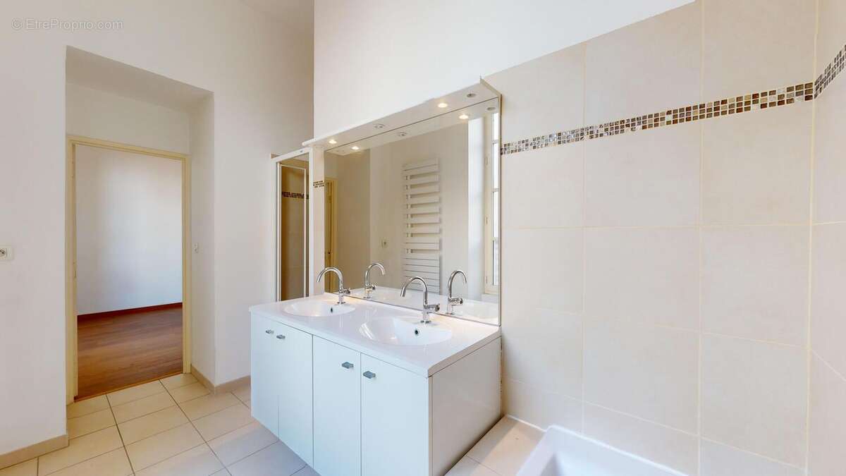 Appartement à MARSEILLE-2E