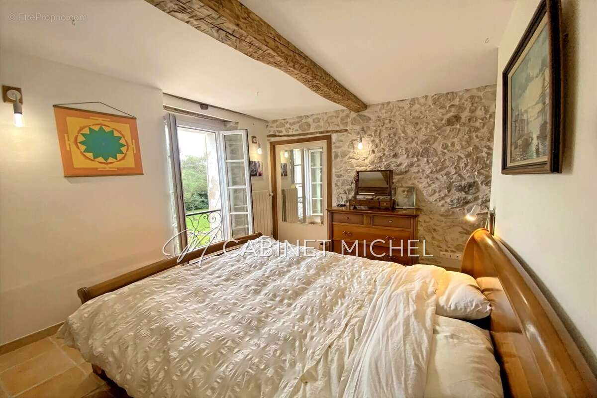 Appartement à ROQUEFORT-LES-PINS