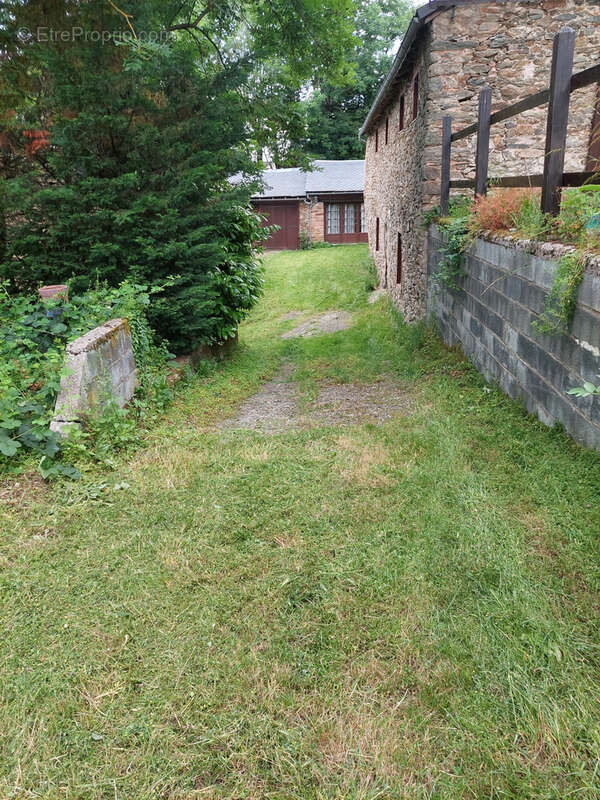 Coup de cœur assuré pour cette propriété de caractère avec grange, écurie et terrain attenant, située dans un - photo 7