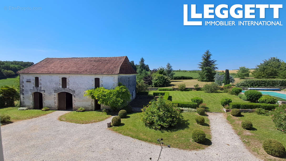 Propriété de caractère rénovée avec goût, vue imprenable, dépendances et potentiel gîtes - photo 4