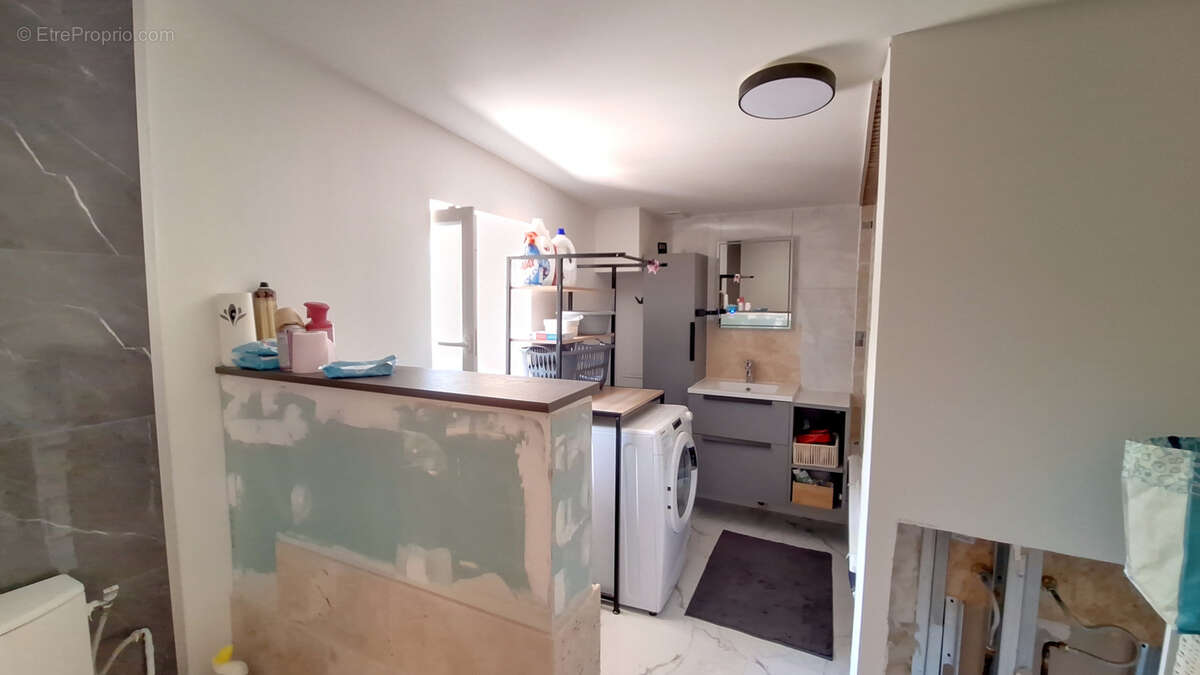 Maison en pierre rénovée avec dépendances et fort potentiel - photo 17