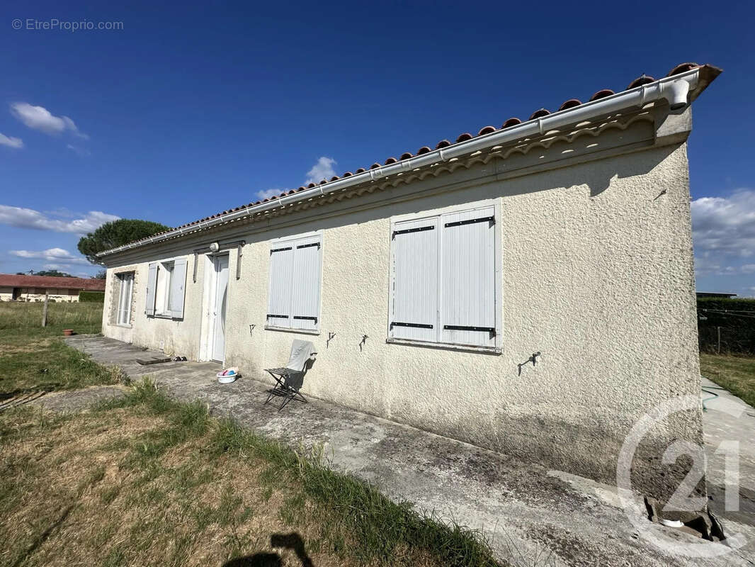 Maison à LUSSAC