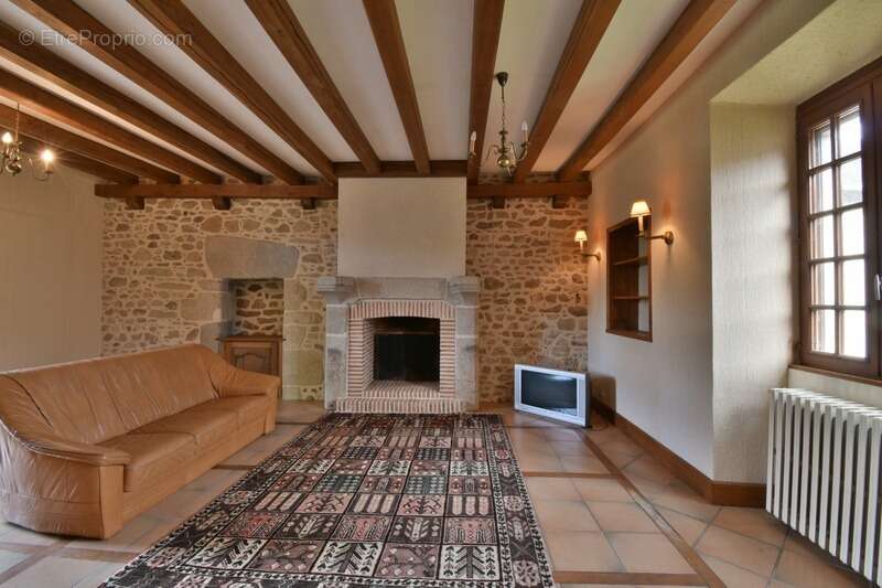 Maison à SAINT-LEGER-MAGNAZEIX