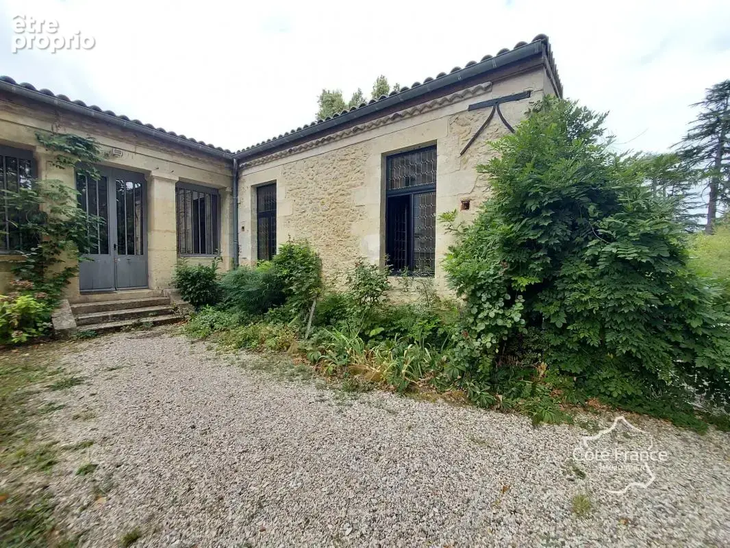 Une demeure en pierre unique dans un écrin de plus de 4 000 - photo 2