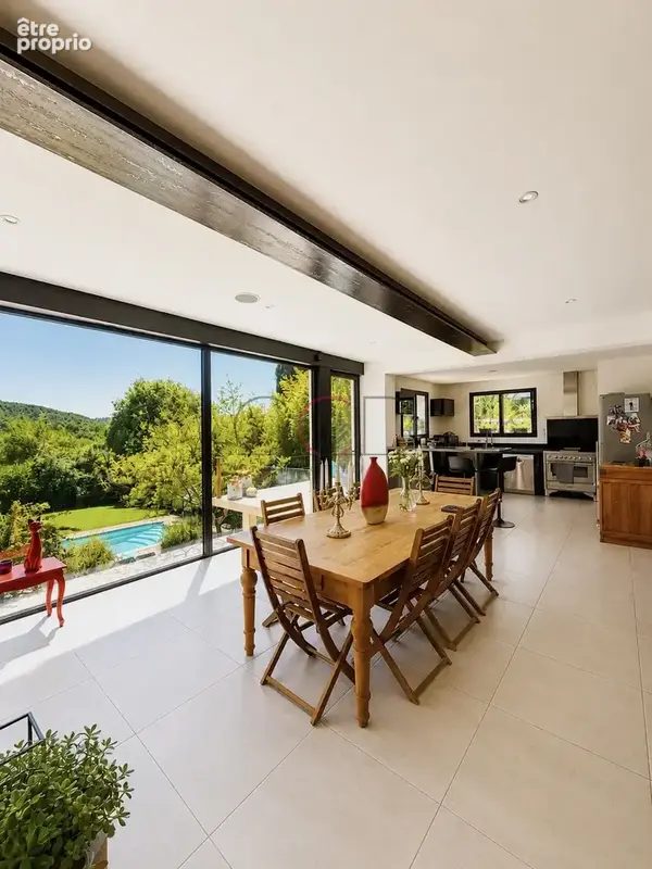 Villa d’exception de 220m2 avec piscine dans un écrin de verdure - photo 3