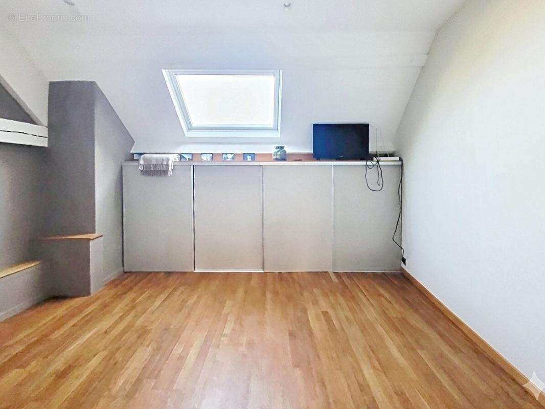 Maison 134m² habitable, 4 chambres, garages, patio et jardin - photo 10