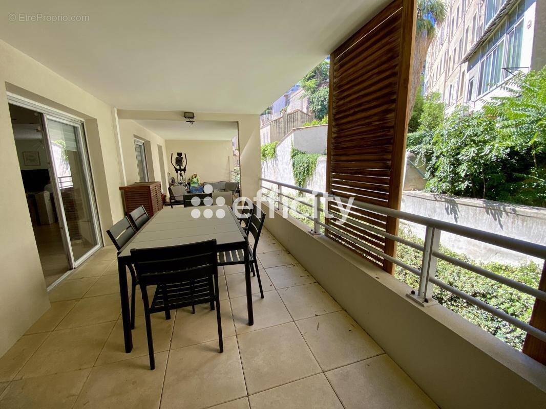 Appartement à MARSEILLE-6E