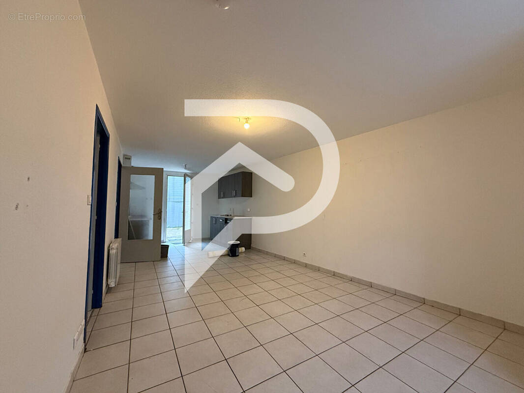 Maison à DECAZEVILLE