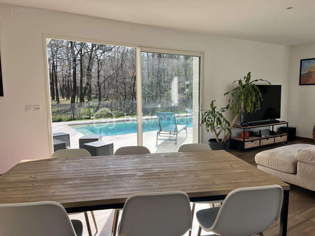 Maison à GRAYAN-ET-L'HOPITAL