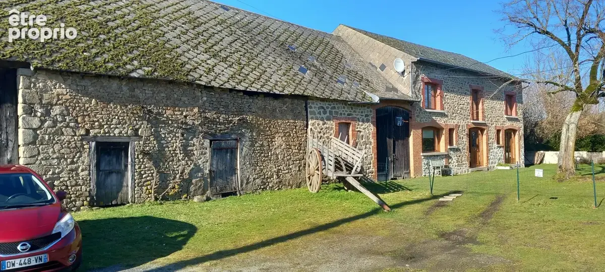 Grande fermette rénovée et gîtes, granges,  sur 2100m2 de terrain avec puits et piscine chauffée. - photo 21