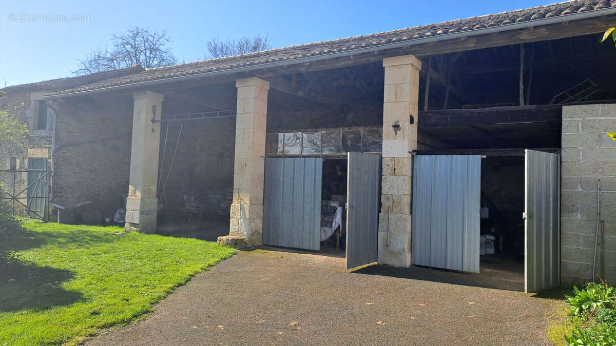 Maison à GERMOND-ROUVRE