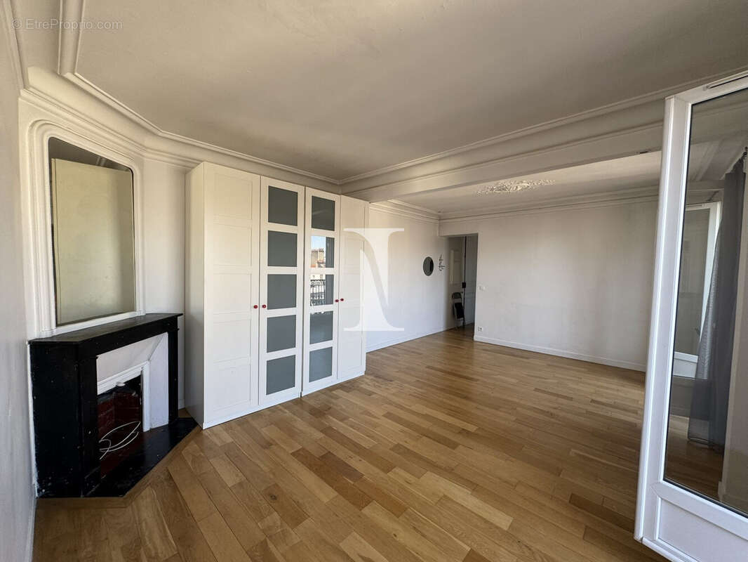 Appartement à LEVALLOIS-PERRET