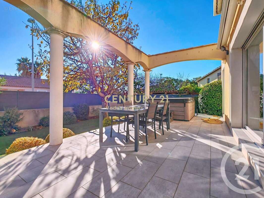 Maison à VILLENEUVE-LES-MAGUELONE