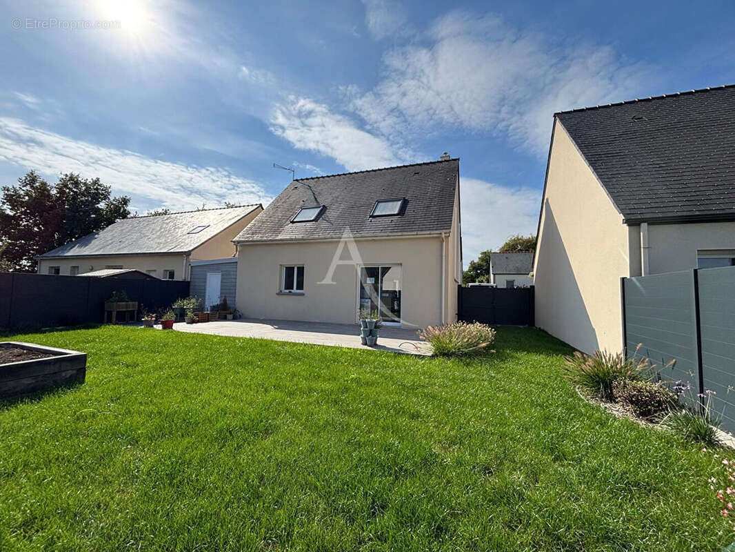 Maison à LA MEMBROLLE-SUR-LONGUENEE