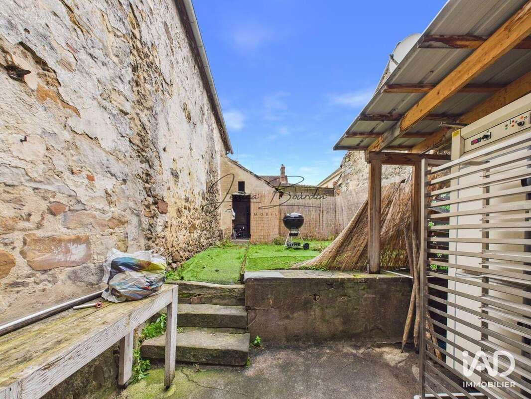 Photo 7 - Commerce à VOULX