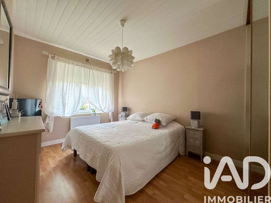 Maison 114 m² à Sainte-Livrade-Sur-Lot  - photo 4