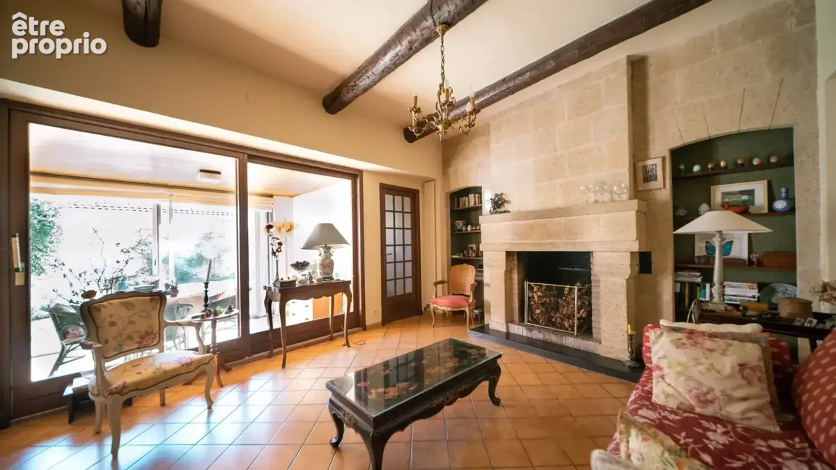 Lançon-de-Provence – Maison de charme T5 de 150 m² avec patio, terrasse panoramique, studio et garage - photo 8