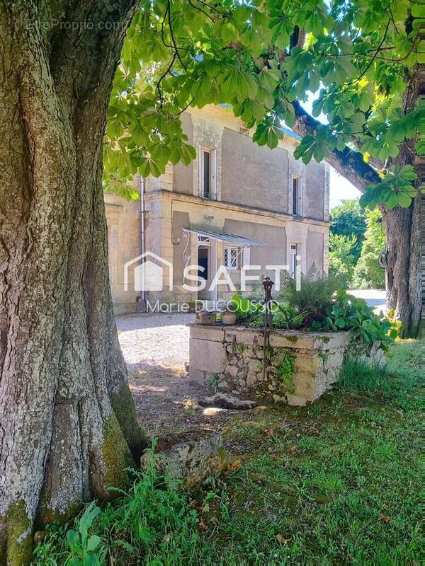 Maison 286 m² à Pujols  - photo 3