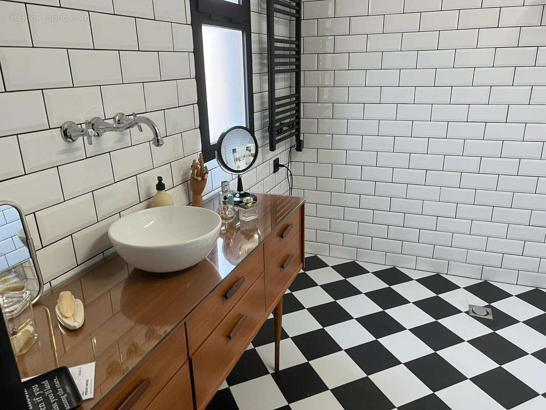 Appartement à ESTIVAREILLES