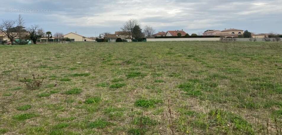 Terrain à ANNEYRON