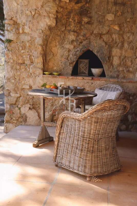 Maison à CHATEAUNEUF-GRASSE