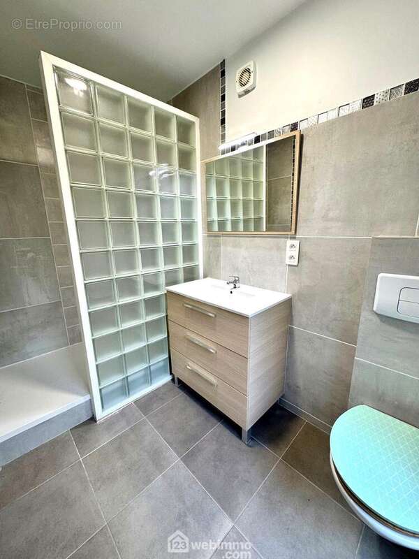 ...avec sa salle d&#039;eau privative avec wc... - Maison à BONDOUFLE