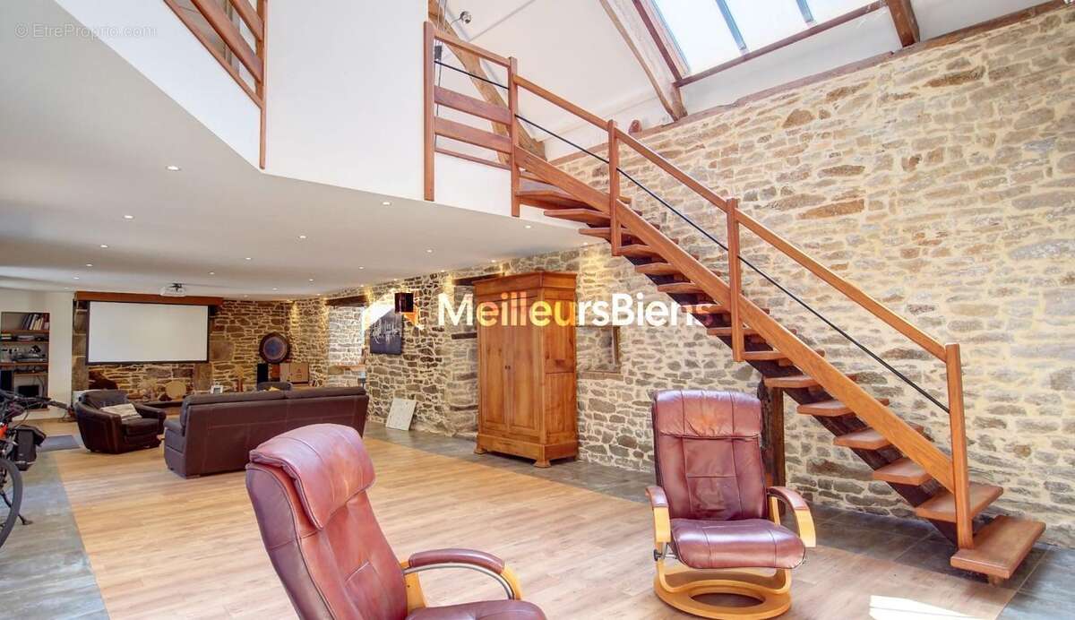 Longère à Arzano 287 m², deux maisons, 7 chambres, grand terrain - photo 6