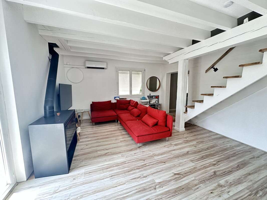 Maison à GENILAC