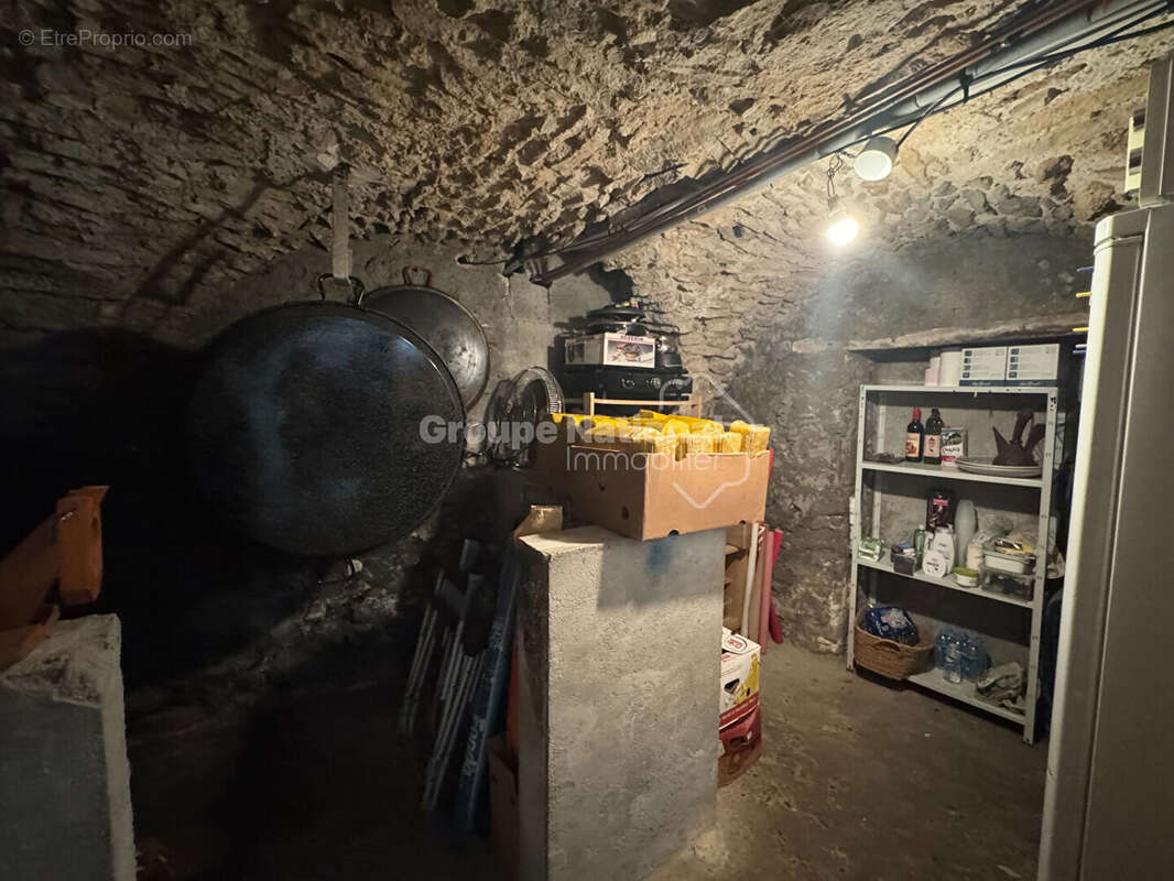 Maison de ville   découpée en 2 logements avec garage et cave - photo 17