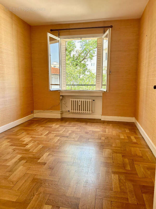 A vendre t4 105m2 avec balcon lyon 69006 - photo 4