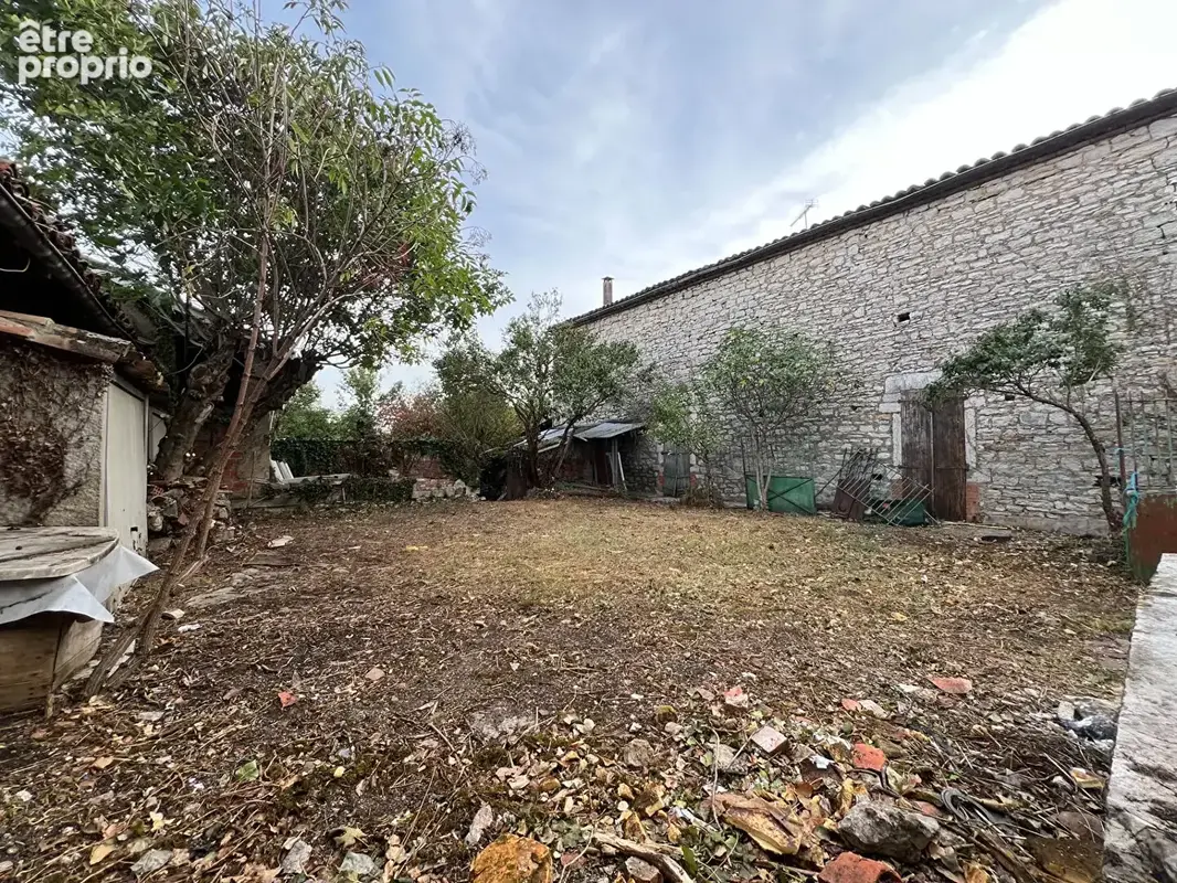 Maison, terrain + 6 garages - Ensemble immobilier en pierre - Potentiel exceptionnel et multiples projets - photo 5