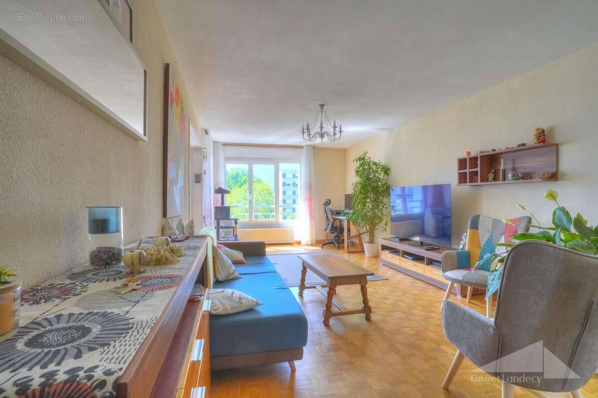 Appartement 89 m² à Saint-Genis-Pouilly  - photo 2
