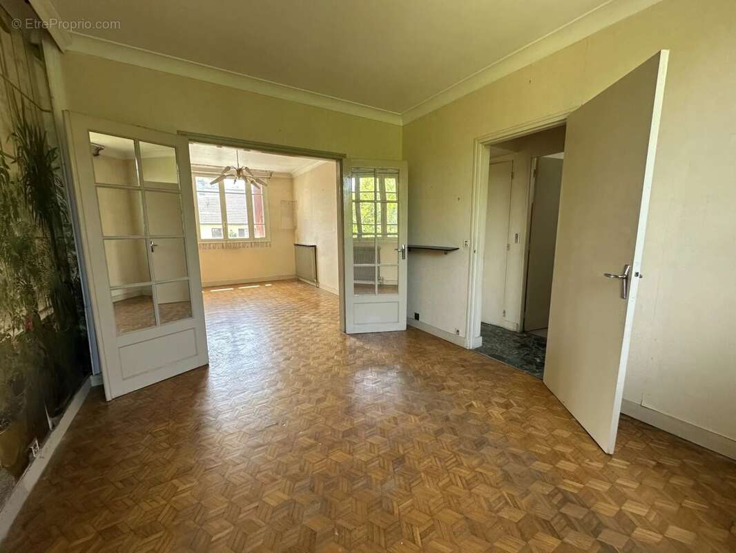 Maison à LE MESNIL-SAINT-DENIS